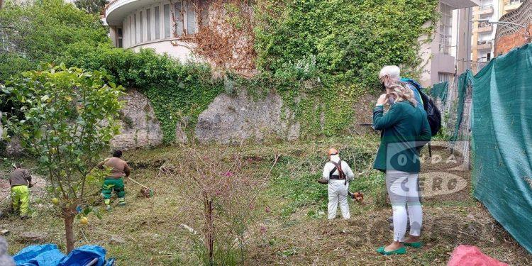EL AYUNTAMIENTO DE CASTRO URDIALES ACONDICIONA EL SOLAR INSALUBRE EN LA TRAVESÍA DE LA CALLE SANTANDER