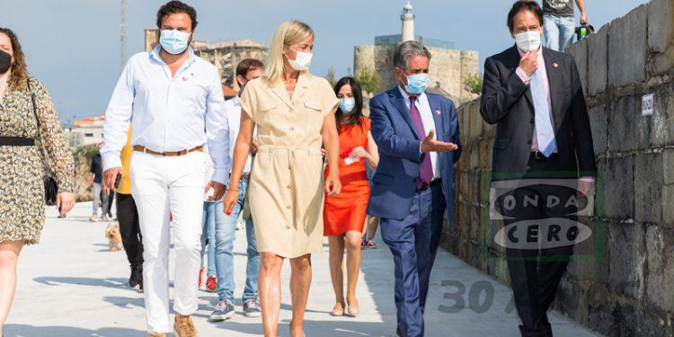 Revilla inaugura las obras del rompeolas