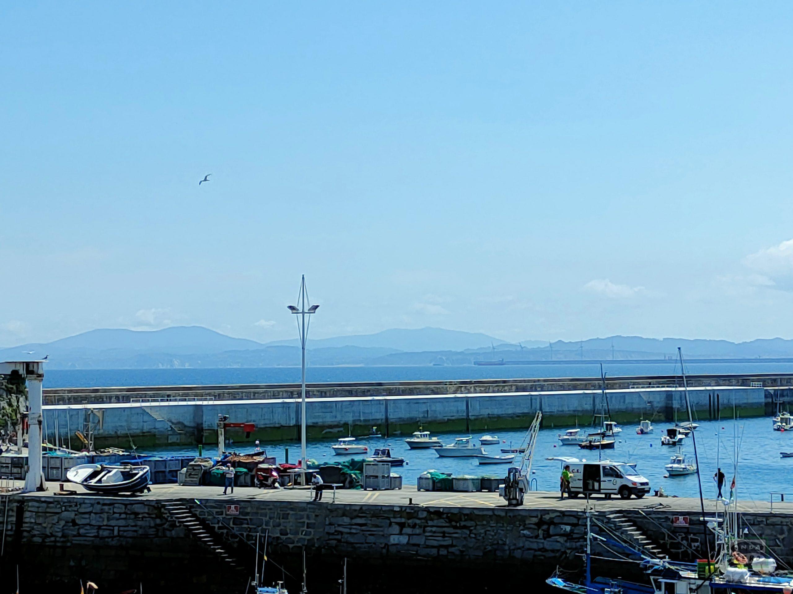 El rompeolas de Castro Urdiales se reabre tras 18 meses cerrado por obras
