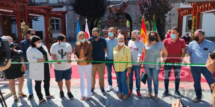 Inaugurada la plaza de los leones