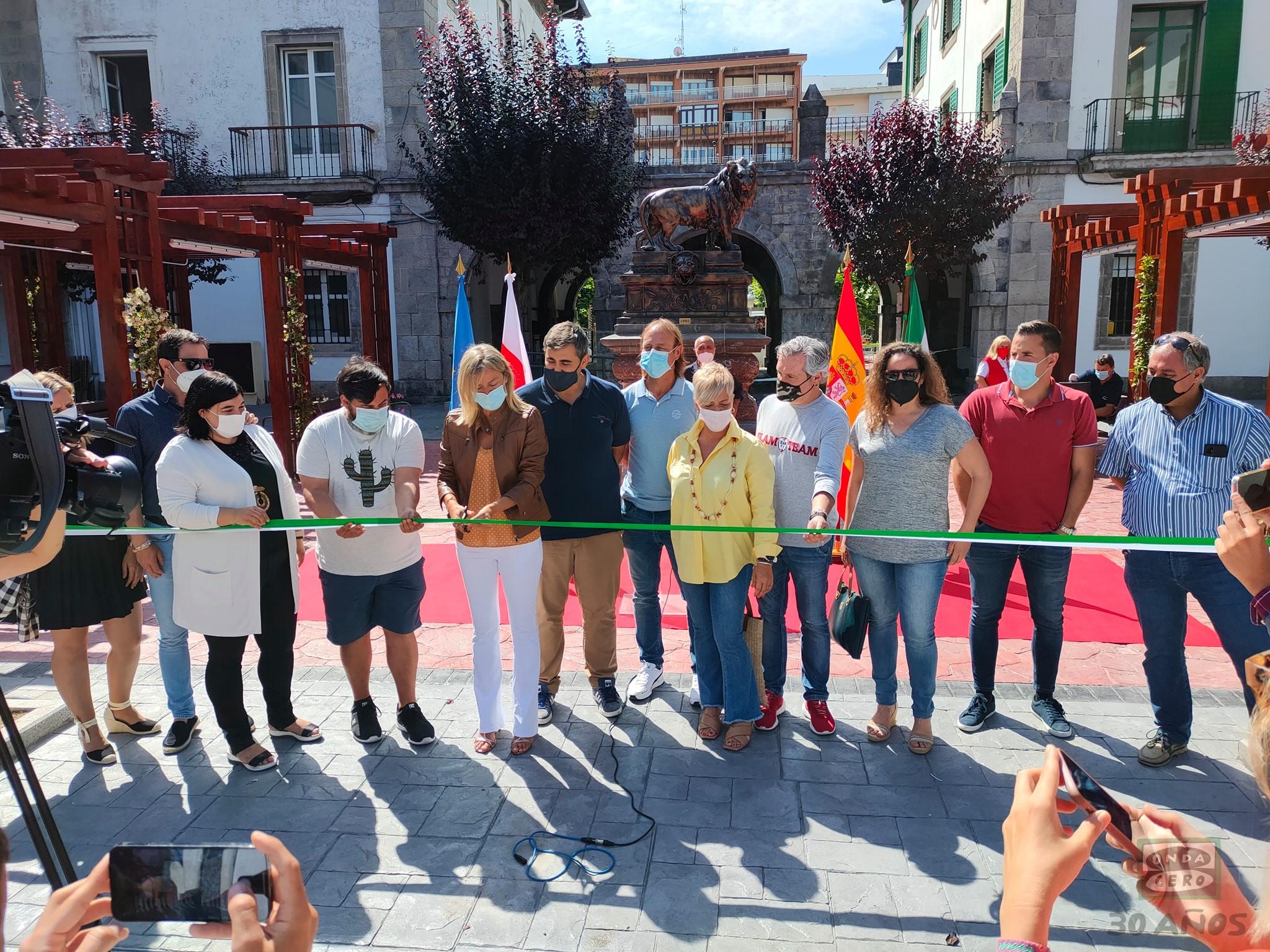 Inaugurada la plaza de los leones