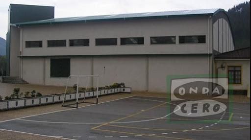 Nuevo paso para la apertura de la piscina del polideportivo de Sámano