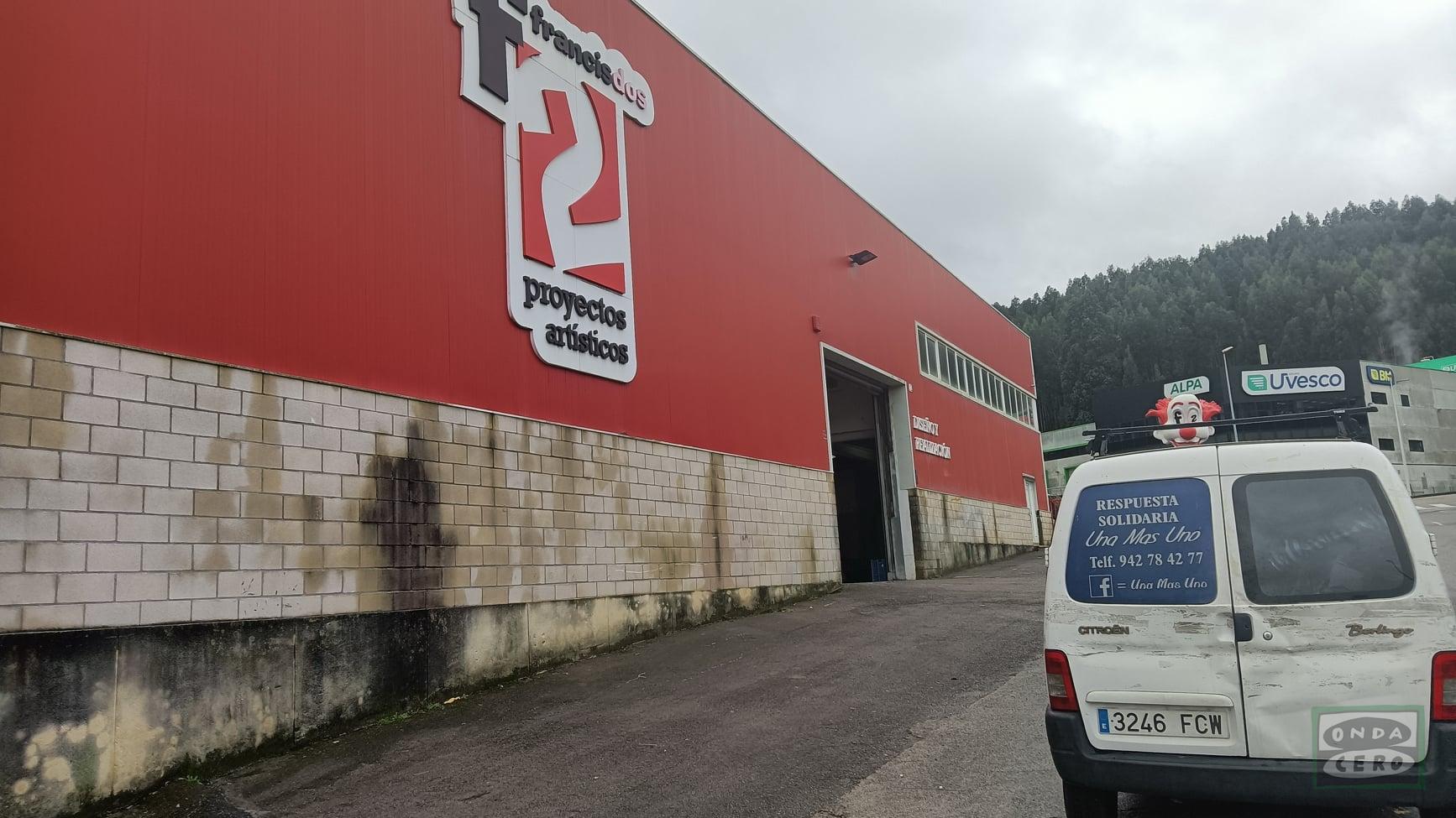 Francis 2 dona un centenar de disfraces a ‘Una más uno’