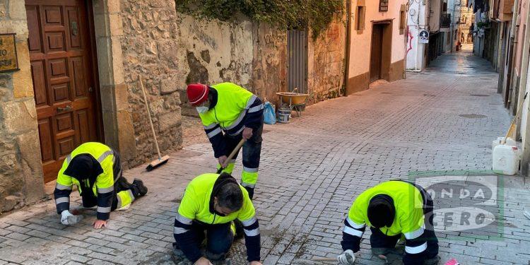 Actuación en el adoquinado de la calle San Juan