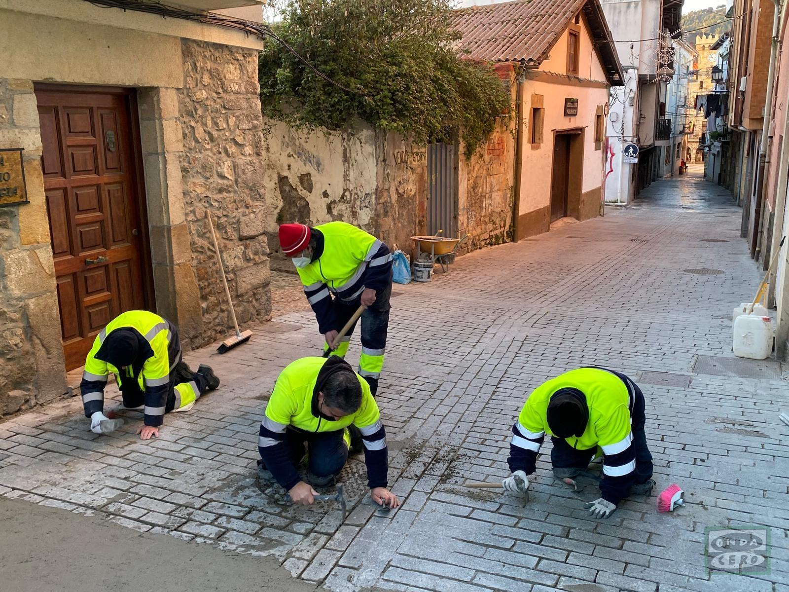 Actuación en el adoquinado de la calle San Juan