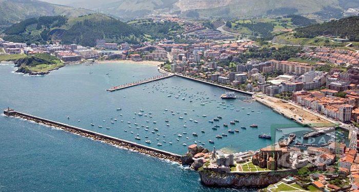 Podemos e IU piden la cesión de viviendas de la Sareb para alquiler social en Castro Urdiales