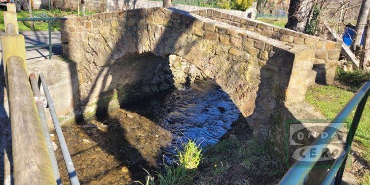 Adjudicada la redacción del proyecto de mejora del puente del barrio del Manzanal en Baltezana