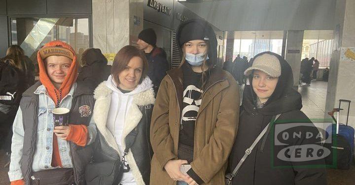 La castreña Virginia Fernández relata la historia del viaje y acogimiento en Sámano de cuatro refugiadas ucranianas