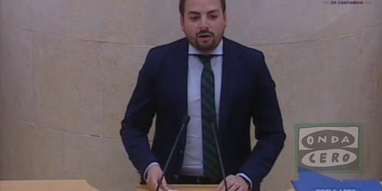 «Un triunfo de los vecinos de Castro ante el Gobierno de Cantabria», es, a juicio del diputado Álvaro Aguirre la aprobación de la proposición para mejorar el transporte de autobús entre Castro, Laredo y Santander