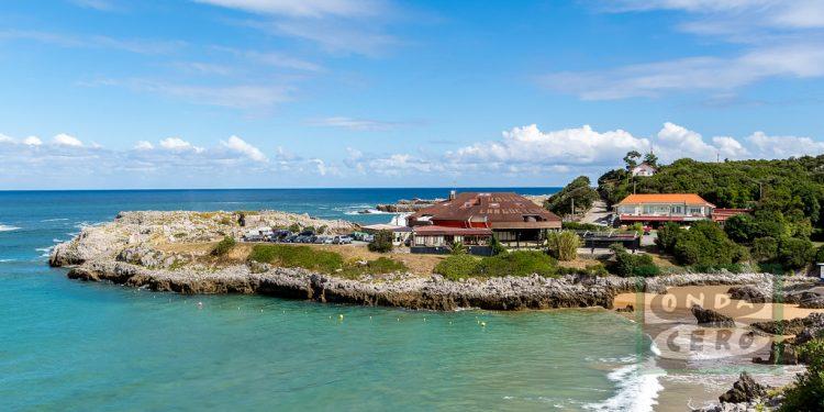 Adjudicadas por 4.300 euros las obras para reordenar el aparcamiento en la zona de la playa de Arenillas