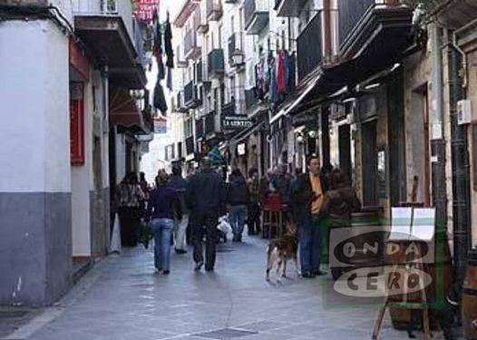 El Ayuntamiento de Castro advierte a los hosteleros y comerciantes que sancionará y retirará las terrazas y mobiliario sin licencia, a partir de este viernes 22 de abril