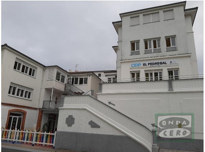 Educación da marcha atrás y admitirá la matriculación general en El Pedregal