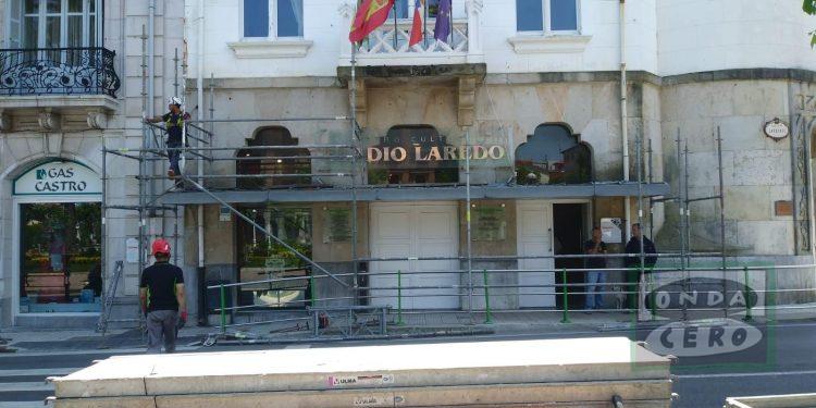 Comienzan las obras de recuperación de los miradores de la fachada principal del Royal