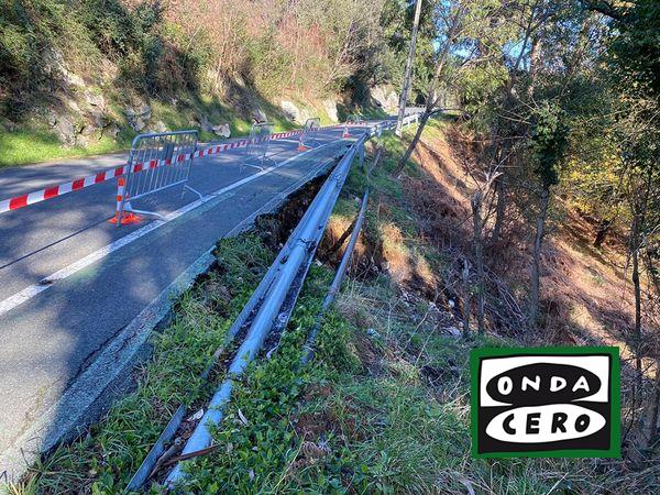 El Ayuntamiento de Castro Urdiales encarga un estudio geotécnico para actuar de urgencia en un corrimiento de tierras en el paseo peatonal entre Oriñón y Sonabia