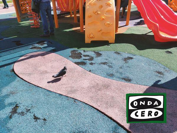 El lunes comienza la sustitución y mejora del suelo de caucho del parque infantil de Amestoy