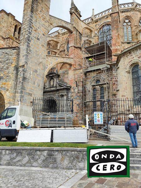 Arrancan las obras de restauración de los muros exteriores de la nave central de la iglesia Santa María de Castro Urdiales