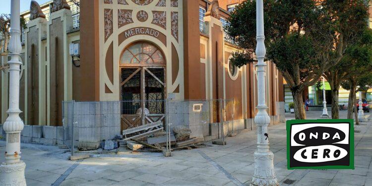 Limpieza y retirada del material de obra del exterior del Mercado de Castro Urdiales