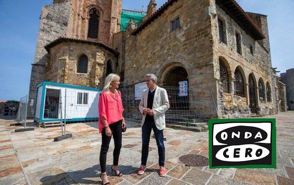 Visita de Zuloaga a las obras de rehabilitación de los muros exteriores de Santa María