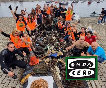 Retirados del mar 417 kilos de basura tras la XXIX limpieza de la bahía castreña