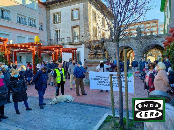 La Plataforma de pensionistas de Castro consigue cerrar en octubre sendas reuniones con los Consejeros de Sanidad y Transportes para trasladarles los problemas sanitarios y de comunicaciones con los hospitales de Laredo y Valdecilla