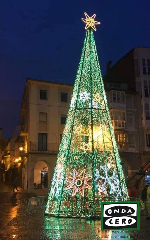 Castro sube hasta los 155.000 euros (sin impuestos) el contrato de las luces de Navidad para competir con las principales ciudades