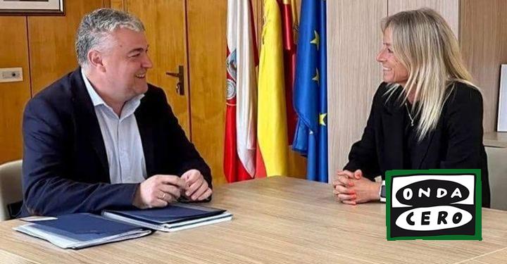 La alcaldesa de Castro traslada necesidades y proyectos al Consejero de Economía