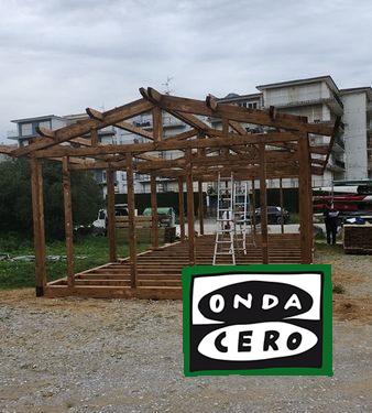 Comienza la instalación de una caseta para el almacenaje de piraguas en Oriñón