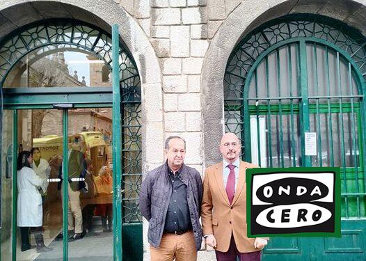 El consejero de Salud confirma la ubicación temporal de la UVI móvil del 061 en el Centro de salud La Barrera