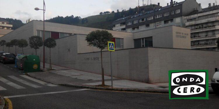 El Servicio cántabro de salud recibe la nueva cartelería para prevenir agresiones a los profesionales sanitarios