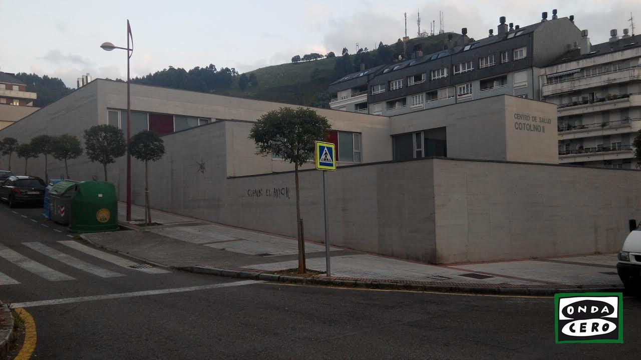 El Servicio cántabro de salud recibe la nueva cartelería para prevenir agresiones a los profesionales sanitarios