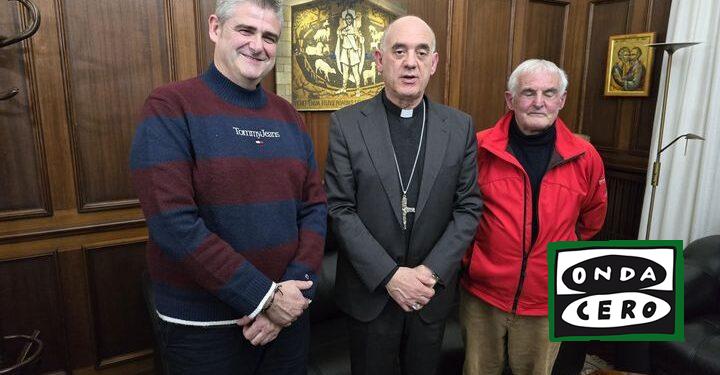 Avanzan las conversaciones de la Junta de Otañes y el Obispado para la rehabilitación de las casas en ruina de la plaza del pueblo