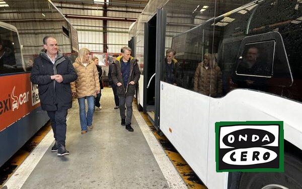 Visita de la alcaldesa y el concejal de movilidad de Castro a las instalaciones de Alsa Oviedo para ver el acabado de los nuevos autobuses