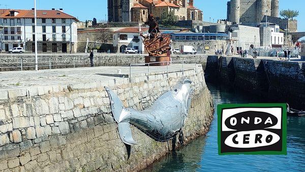 Vuelve a colocarse la ballena en el muelle sur de Castro, una escultura nueva en acero inoxidable 3.16