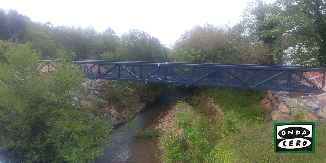 Colocada la pasarela del carril bici que unirá Brazomar y Sámano