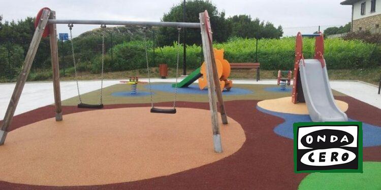 El Ayuntamiento de Castro adjudica los servicios de mantenimiento y reparación del parque infantil de Allendelagua