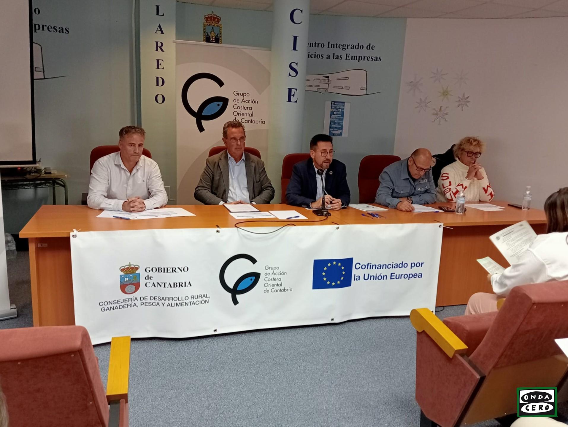 El GAC firma con 19 promotores las ayudas a proyectos de economía azul en la comarca oriental