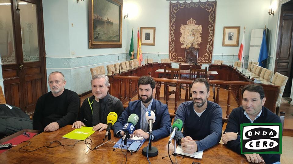 La oposición de Castro no descarta pedir el amparo del Defensor del pueblo por la falta de información del equipo de gobierno