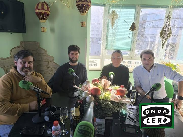 La manifestación sobre la mejora de la sanidad pública y la frecuencia de los autobuses a los hospitales de Laredo y Valdecilla, principal tema de la tertulia política