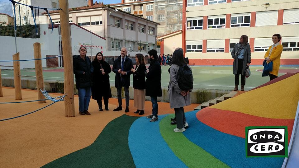 Tras la obra del patio del Miguel Hernández, Educación anuncia nuevas inversiones en los colegios Riomar y Arturo Dúo de Castro