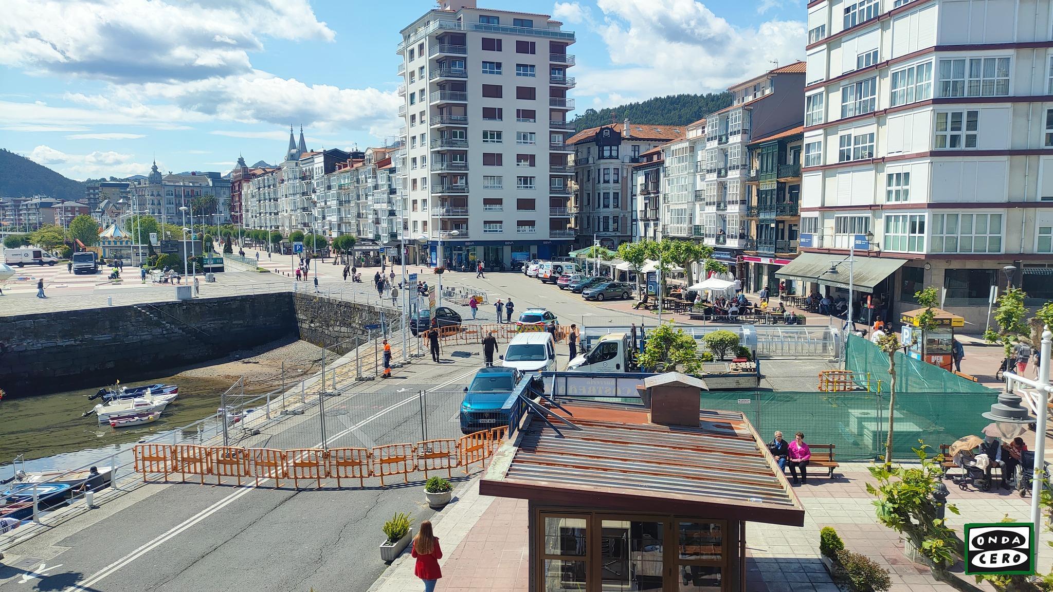 Cerrado al tránsito de vehículos y peatones el acceso al puerto de Castro por obras para mejorar y limpiar la estación de bombeo de aguas residuales