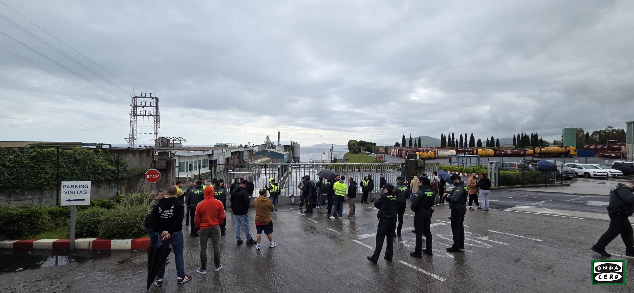 Derivados del Flúor vive hoy la primera de las nueve jornadas de huelga en protesta por la ruptura de las negociaciones del nuevo convenio