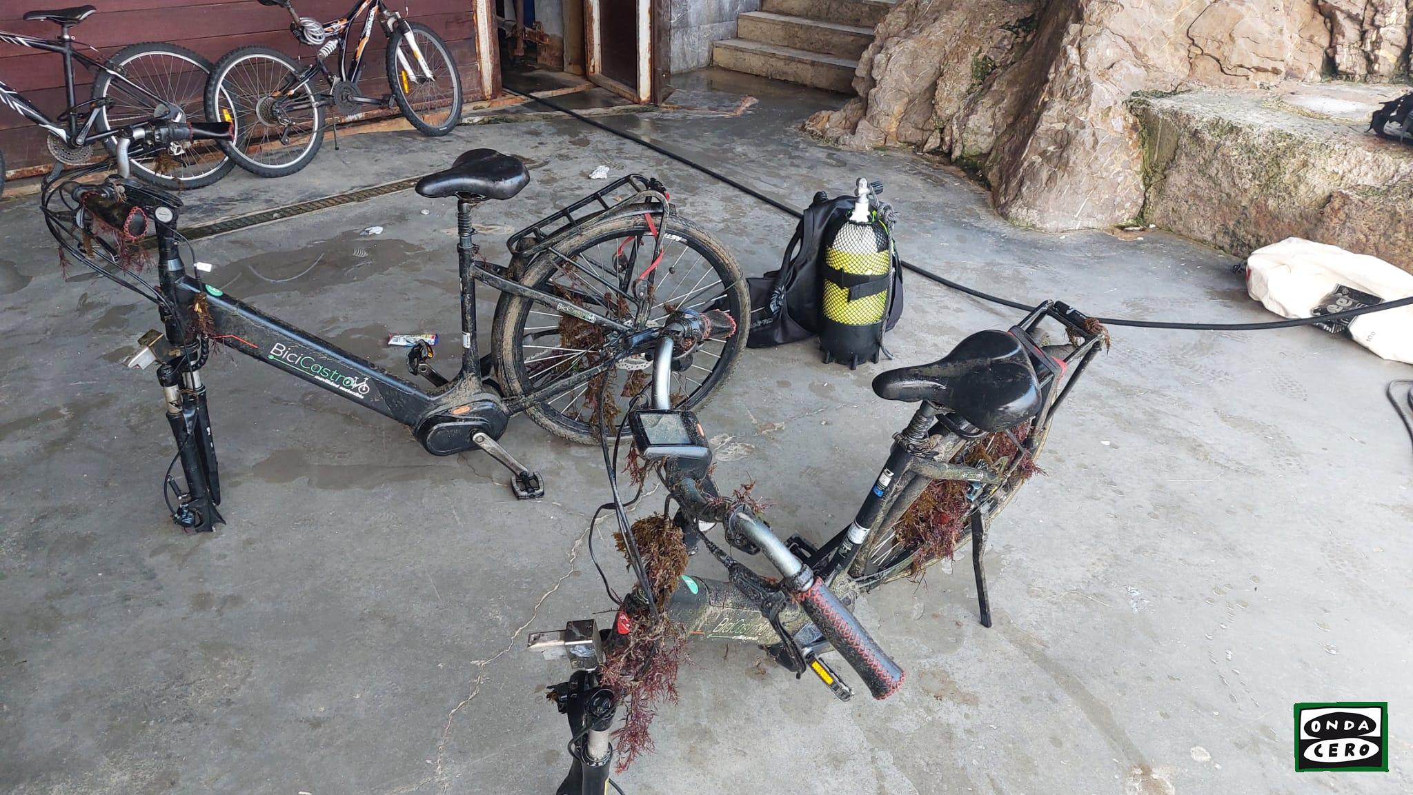 La Policía de Castro identifica a tres niños de entre 12 y 16 años como autores de actos vandálicos sobre el servicio de préstamo de bicis y patinetes eléctricos