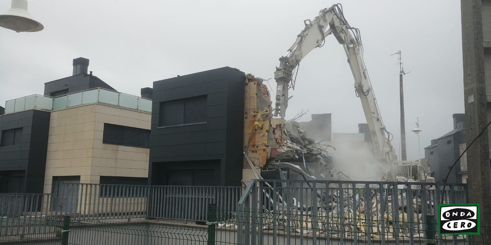 Derribo de uno de los 11 chaléts afectados por la sentencia firme del caso La Loma