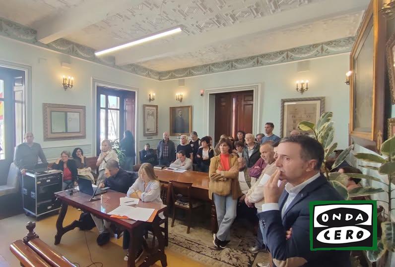 La Plataforma de pensionistas revienta el Pleno de Castro, suspendido por la Alcaldesa ante las interrupciones de los manifestantes