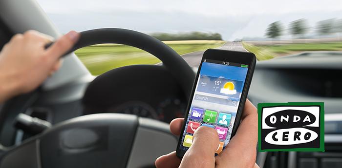 La DGT realiza esta semana una campaña intensiva de control para evitar distracciones al volante