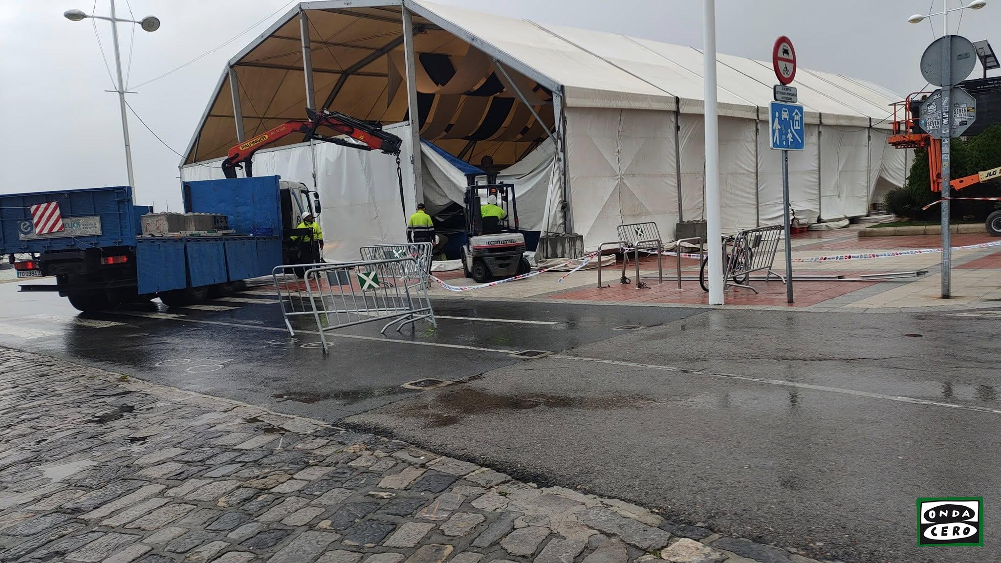 Asegurada la carpa de la Castroberfest tras soltarse uno de los soportes por el fuerte viento