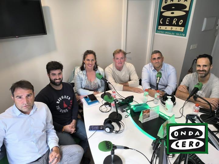 Los concejales comparten la petición de pedir más frecuencias de los autobuses a los hospitales de Laredo y Valdecilla y analizan el avance del Plan de puertos