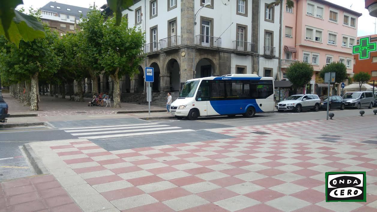 El lunes se cambiará la parada de las líneas 3 y 4 del Castrobus de la calle Bilbao a la Ronda (Floristería) por las obras de La Barrera