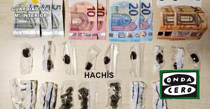 La Guardia Civil detiene en la terraza de un local hostelero de Castro Urdiales a una mujer por presunto tráfico de drogas