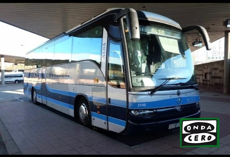 El Gobierno regional aumentará las frecuencias de los autobuses entre Castro, Laredo y Santander con más servicios directos a los hospitales, con indemnizaciones en las rutas deficitarias